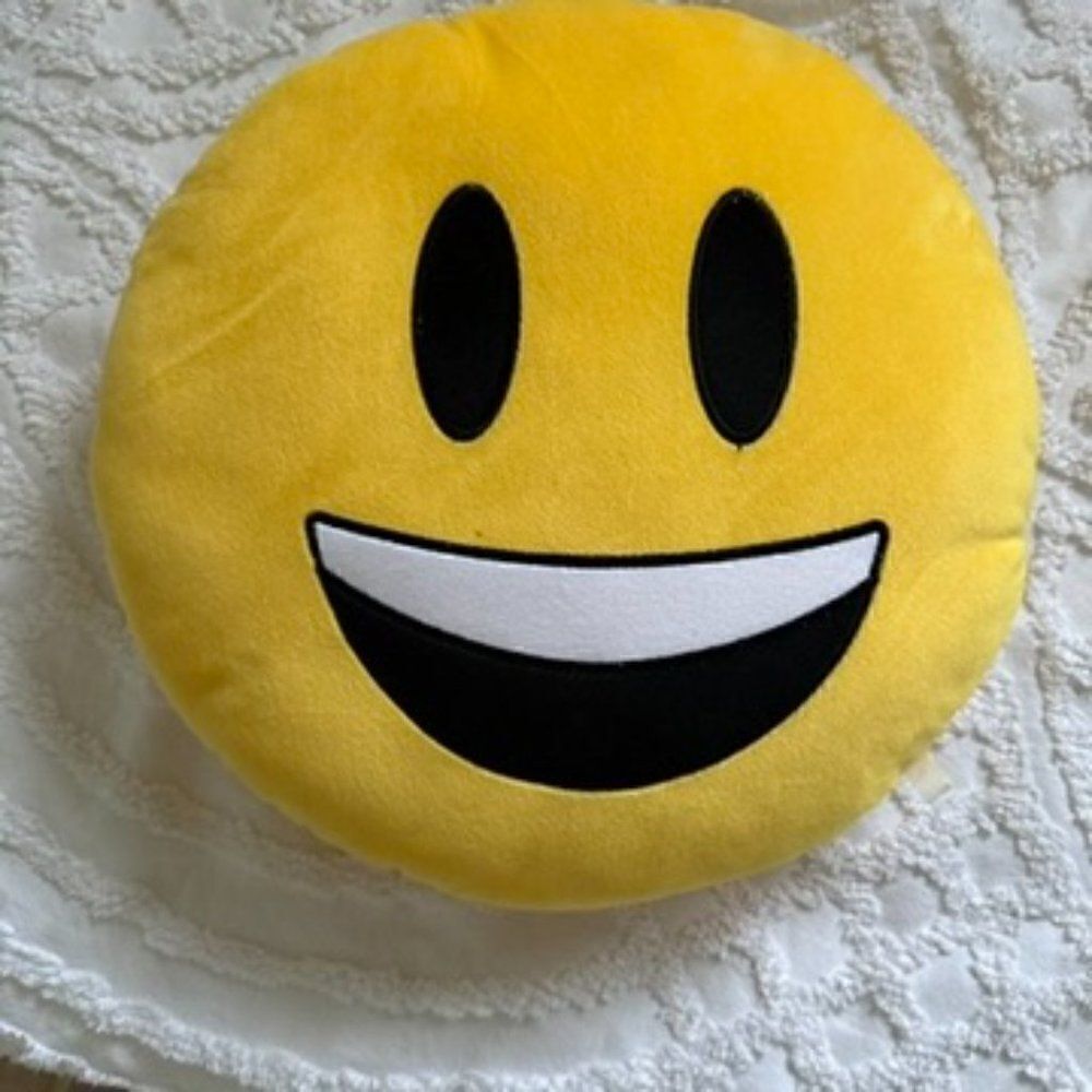 Mint condition vintage Smiley Pillow Cushion 13"